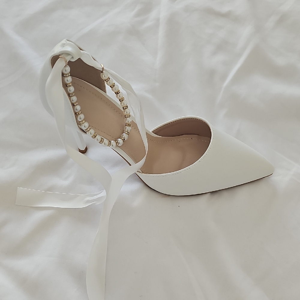 Pearl-Ankle White Pointed Toe Stiletto Heels - Picture 3 of 4